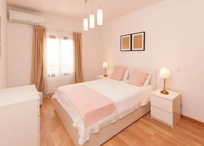 Abel - Great Location